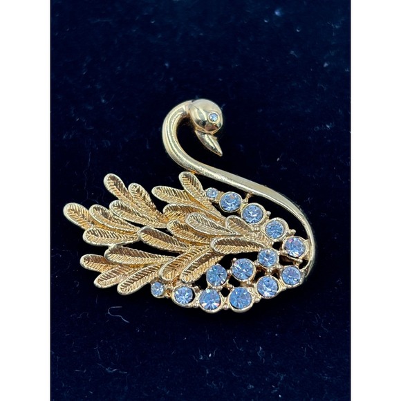 The Unbranded Brand Jewelry - Vintage gold Tone Swan Pin Brooch Crystal Accented Feather Design Elegant